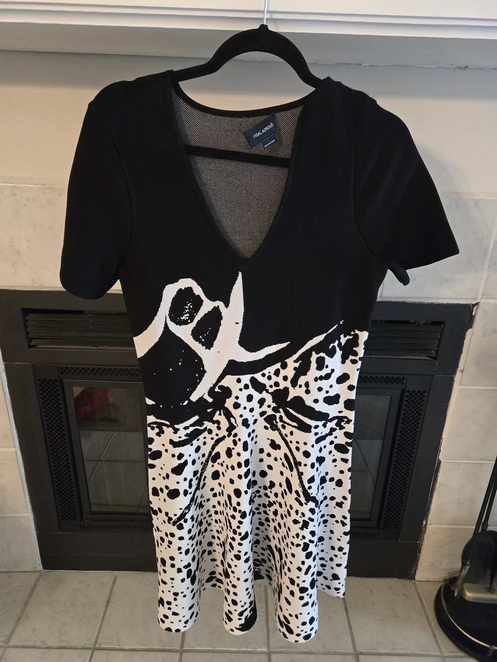Yigal Azrouel Jacqard Black and White V‑Neck Short Sleeve Dress